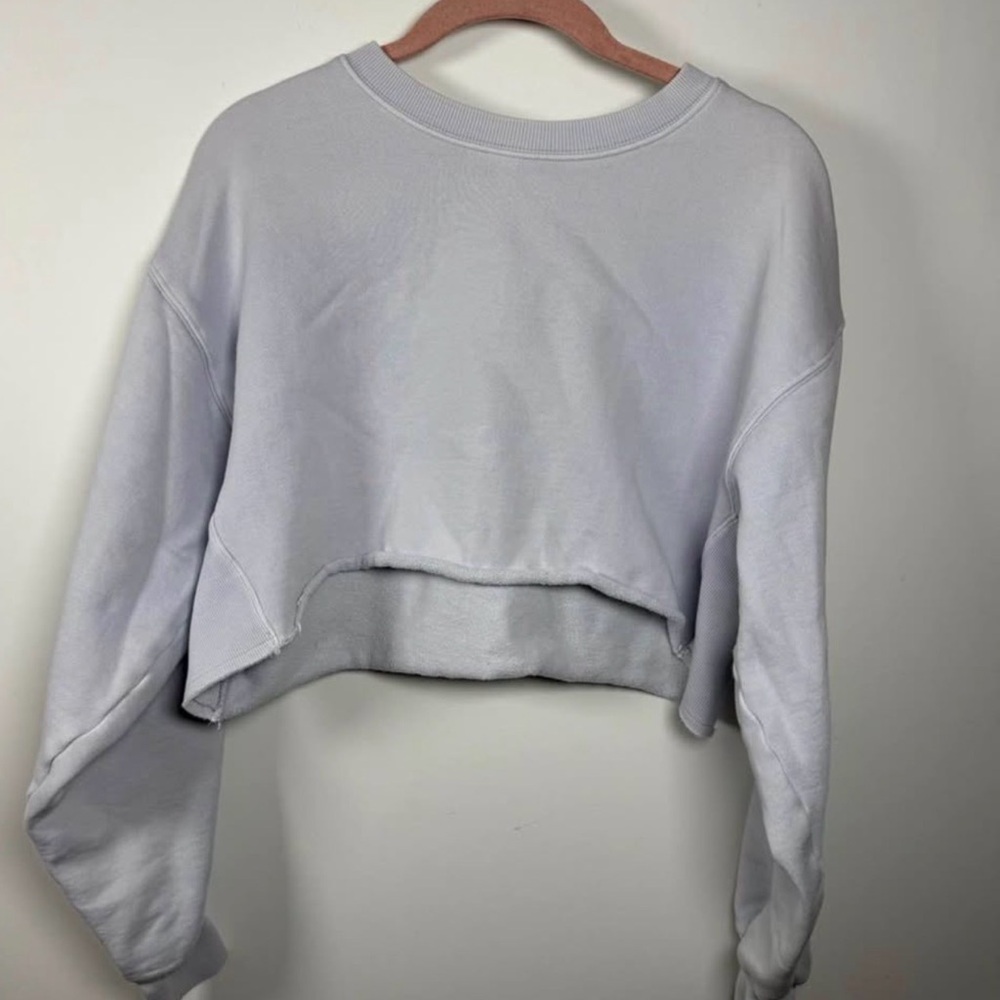 TNA Cropped Crewneck Sweatshirt in Pale Lavender -distressed finished